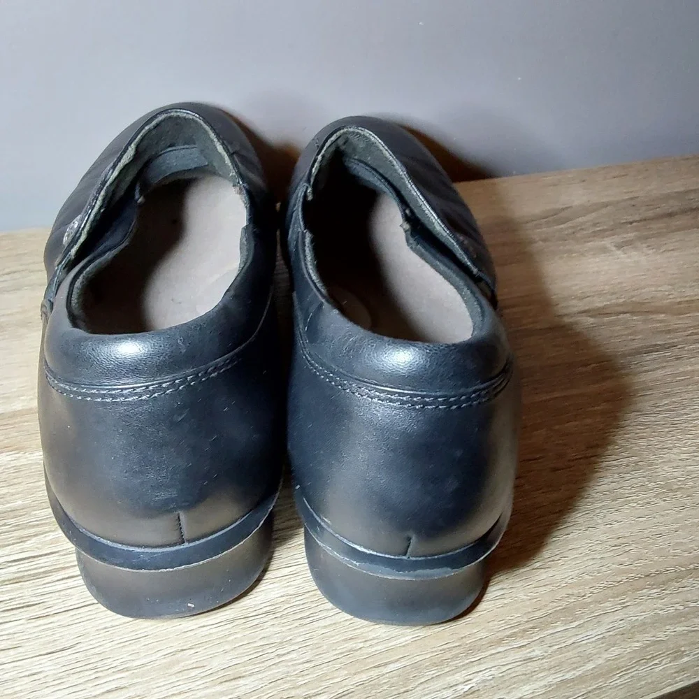 Clarks Collection Black Leather Shoes Slip-On Loafer Womens Size 8M‎